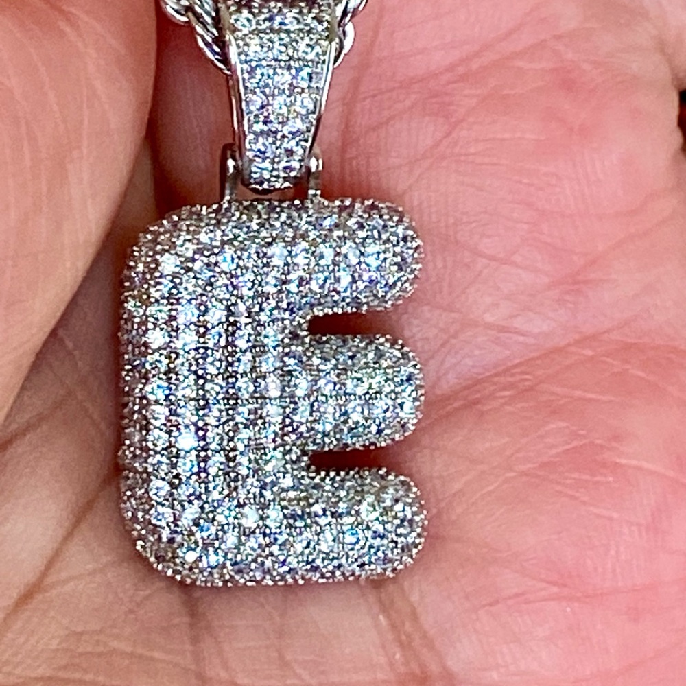 ❤️💥 E letter pendant ❤️🎁💥